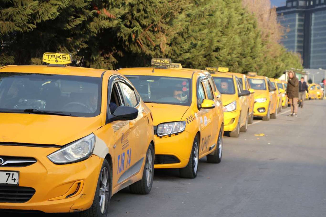 İzmir'de taksi ücretlerine zam yapıldı İzmir'de taksi ücretlerine zam yapıldı